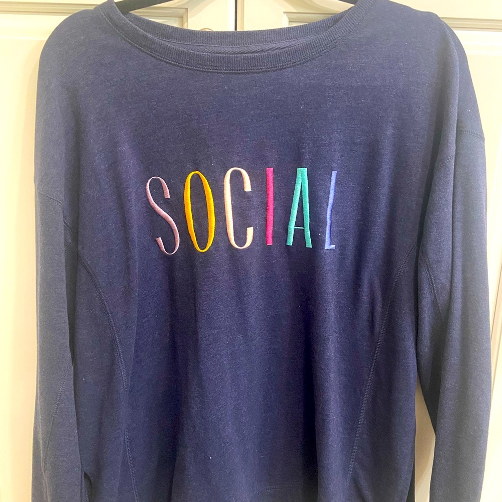 Wild fox, navy, “SOCIAL”, sweatshirt, size large